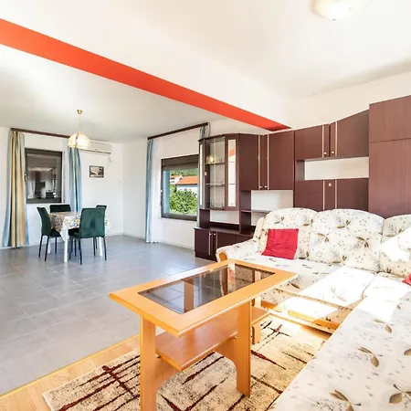1 Bedroom Cozy In *