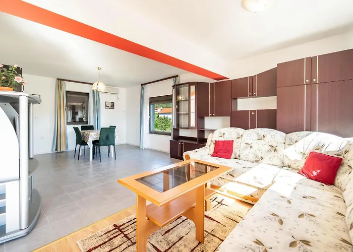 1 Bedroom Cozy In *